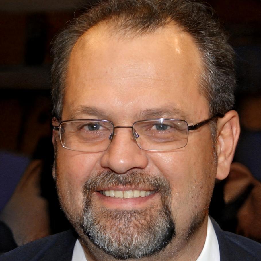 Instrutor especialista em finanças pessoais